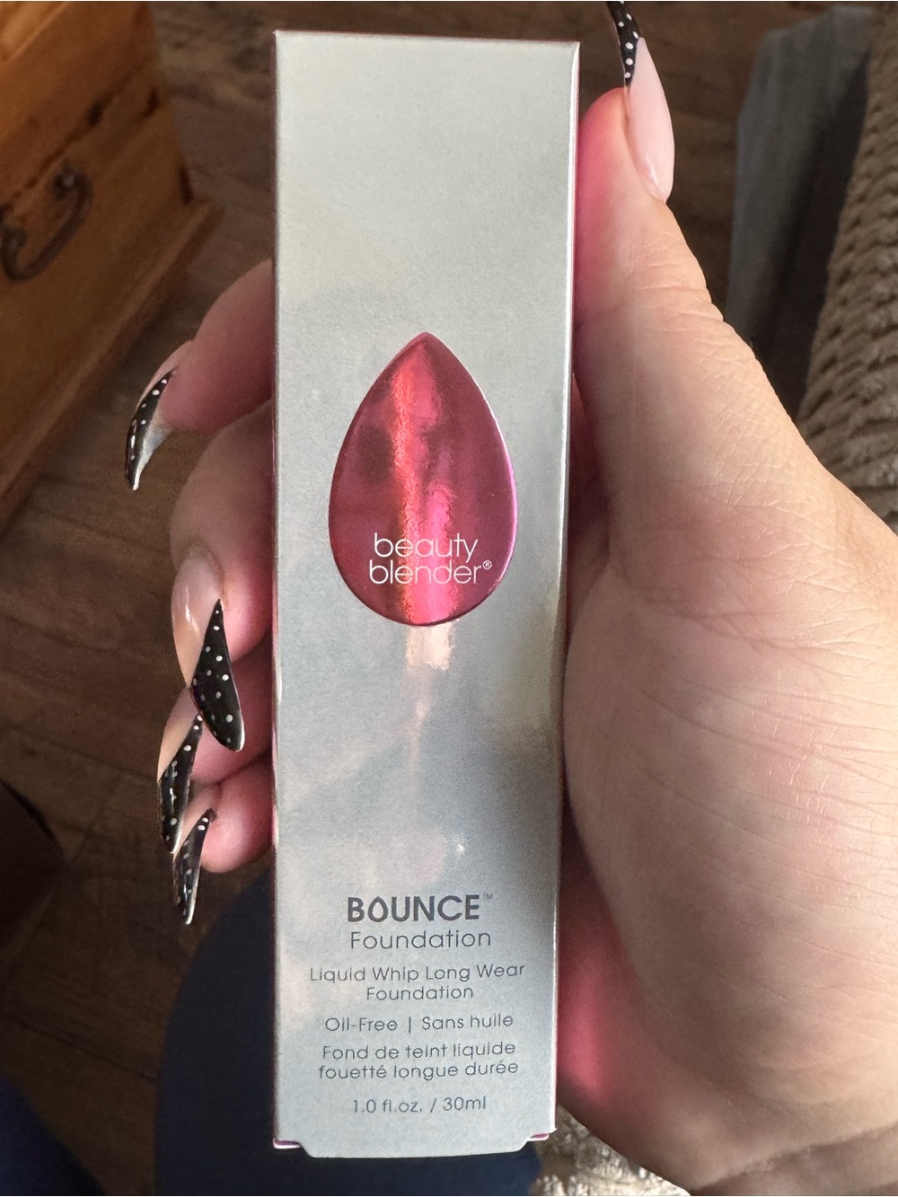 Beauty blenders foundation in tan olive
